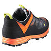 Pánská sportovní outdoorová obuv s pevnou gumovou podrážkou, textilní svršek s prvky zástahu proti vodě označeným SympaTex, na patě a jazyku výrazné žluté poutko pro snadné nazouvání, kombinace černé a oranžové barvy.