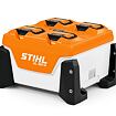 Nabíječka na čtyři akumulátory STIHL AL 301-4 určená pro rychlé a simultánní nabíjení baterií z řady STIHL.