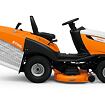Zahradní traktor STIHL s košem na trávu, sedadlem a volantem pro pohodlné sečení velkých travnatých ploch.
