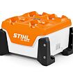 Nabíjecí stanice STIHL AL 301-4 určená pro rychlé a bezpečné nabíjení akumulátorů.