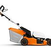 Elektrická sekačka na trávu s košem na sběr posekané trávy a nastavitelnou rukojetí.