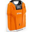 Baterie STIHL AR 2000 L s indikátorem stavu nabití a madlem pro přenášení.