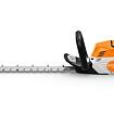 Elektrický plotostřih s dlouhou čepelí a ergonomickou rukojetí značky Stihl určený pro úpravu živých plotů.