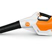 Ruční akumulátorový listový vysavač a foukač STIHL BGA 160 s ergonomickým madlem pro snadné ovládání.